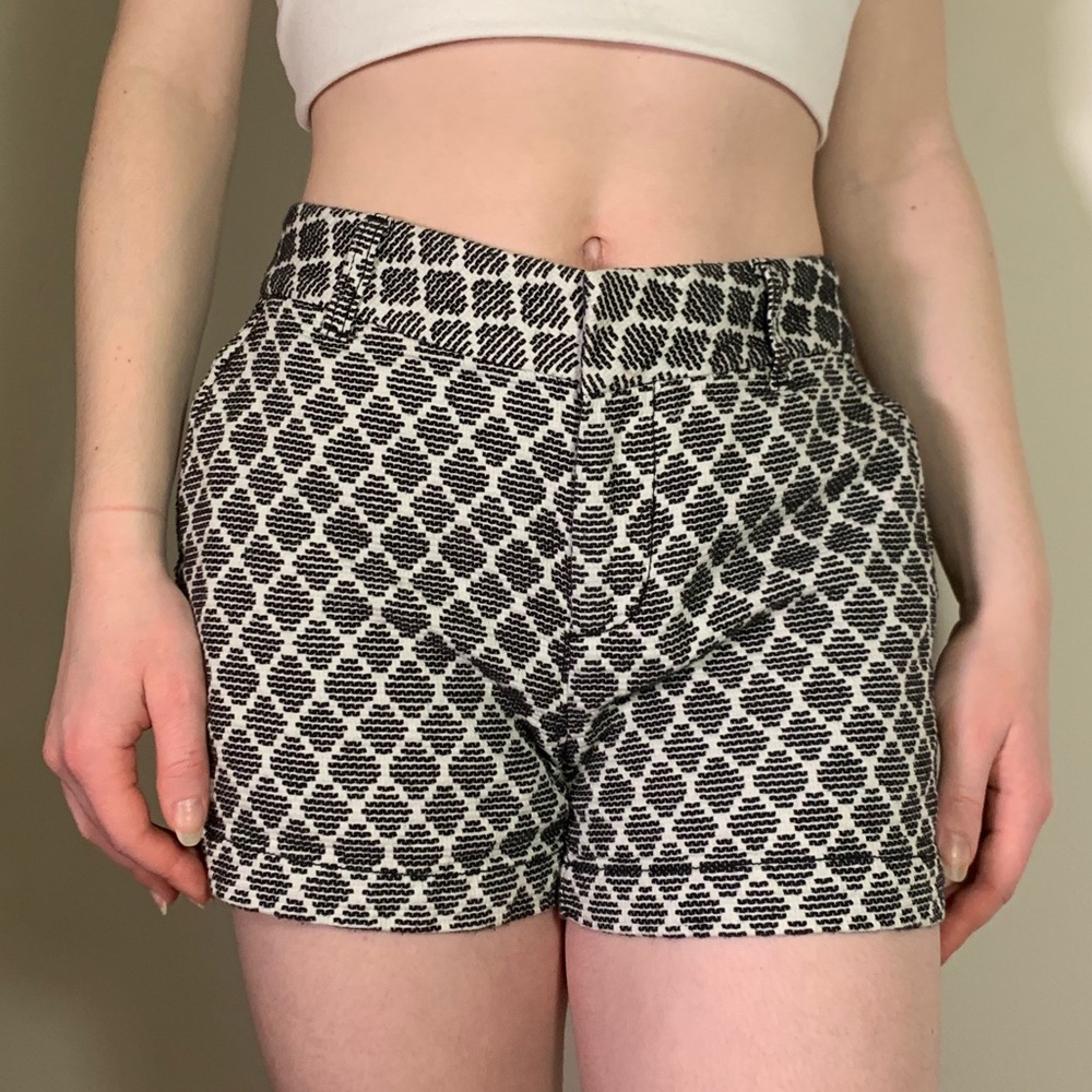 GAP black and white shorts